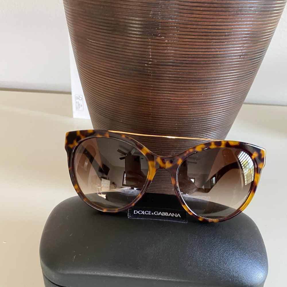 Dolce & gabana tortoise sun glasses